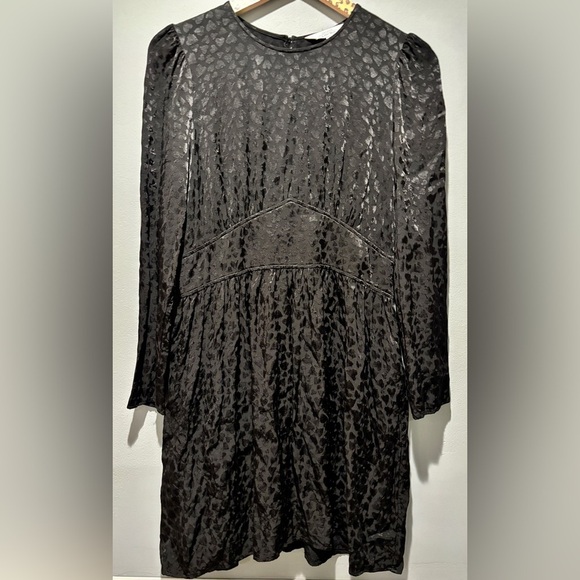 & OTHER STORIES | Triangle Bodice Ruffled Jacquard Satin Heart Mini Dress - Picture 2 of 6